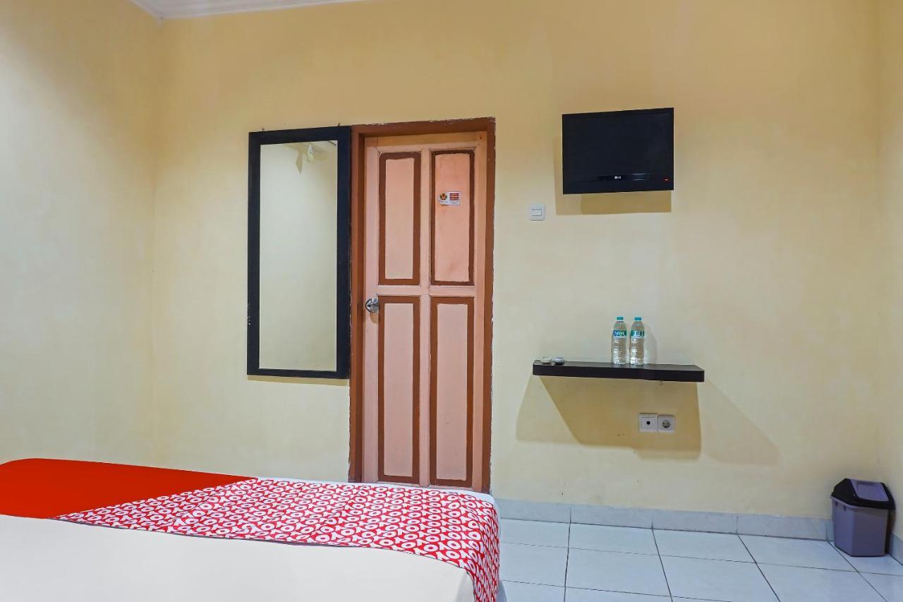 Oyo 90923 Makassar Cottage Balangberu Exterior foto